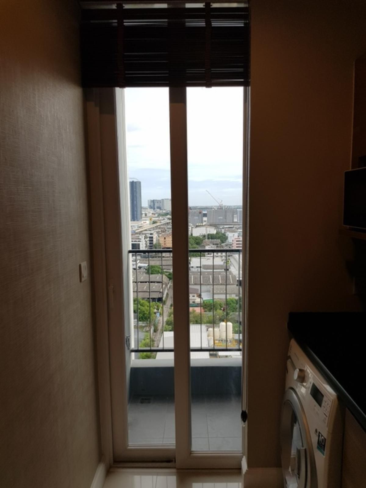 For RentCondoSamut Prakan,Samrong : For rent 📍 The Metropolis Samrong Interchange 📍Convenient transportation, near BTS Samrong, fully furnished and equipped with appliances.