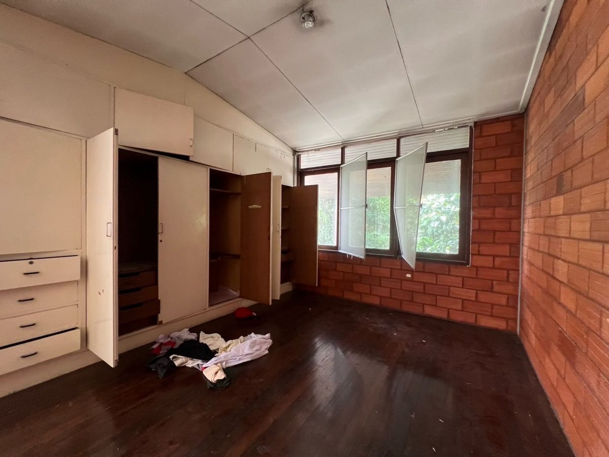 ให้เช่าร้านค้า/ตลาดนัดสุขุมวิท อโศก ทองหล่อ : ให้เช่าบ้านเดี่ยวเอกมัย และที่ดินเอกมัย 1 ไร่ ทำธุรกิจ ที่จอดรถมากว่า 30 คัน เหมาะ คาเฟ่ / ร้านอาหาร / สปา / โรงเรียน / สนามกีฬา / Community