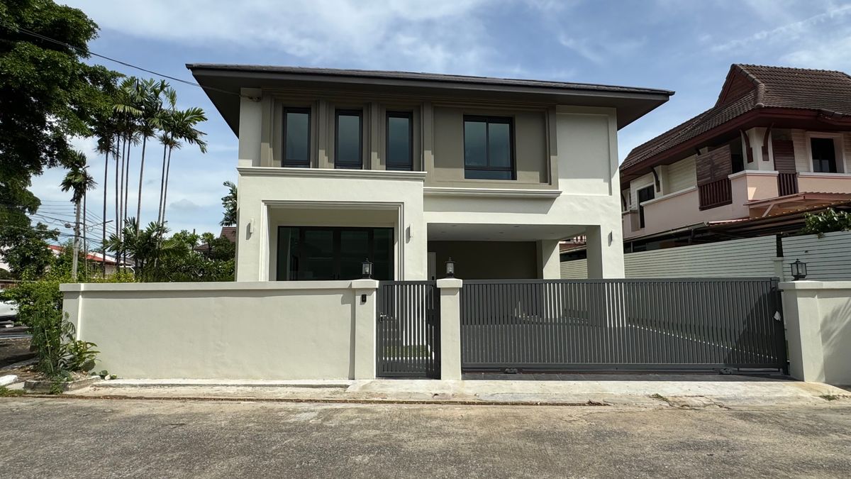 ขายบ้านเสรีไทย-นิด้า : 📣ขายบ้านเดี่ยว 2 ชั้น หลังมุม 🏡สไตล์ไทยโมเดิร์นลักชัวรี 🏡 บ้านรีโนเวทใหม่พร้อมอยู่!