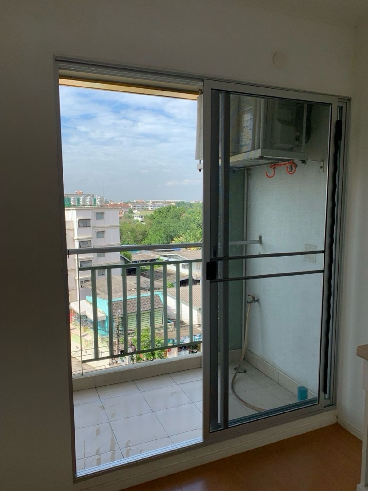 ขายคอนโดเสรีไทย-นิด้า : ลุมพินีทาวน์ นิด้า เสรีไทย เฟส 1 