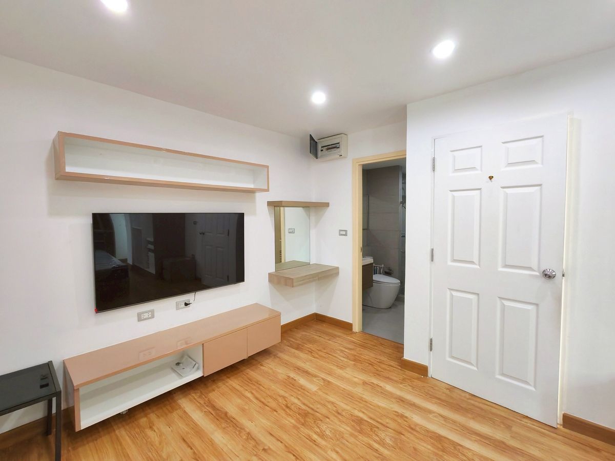 ขายคอนโดสุขุมวิท อโศก ทองหล่อ : ขายด่วน❗คอนโด ดิ เอซ เอกมัย (The Ace Ekamai) ห้องพิเศษสำหรับครอบครัว ใกล้โรงเรียนนานาชาติเอกมัย เพียง 400 เมตร