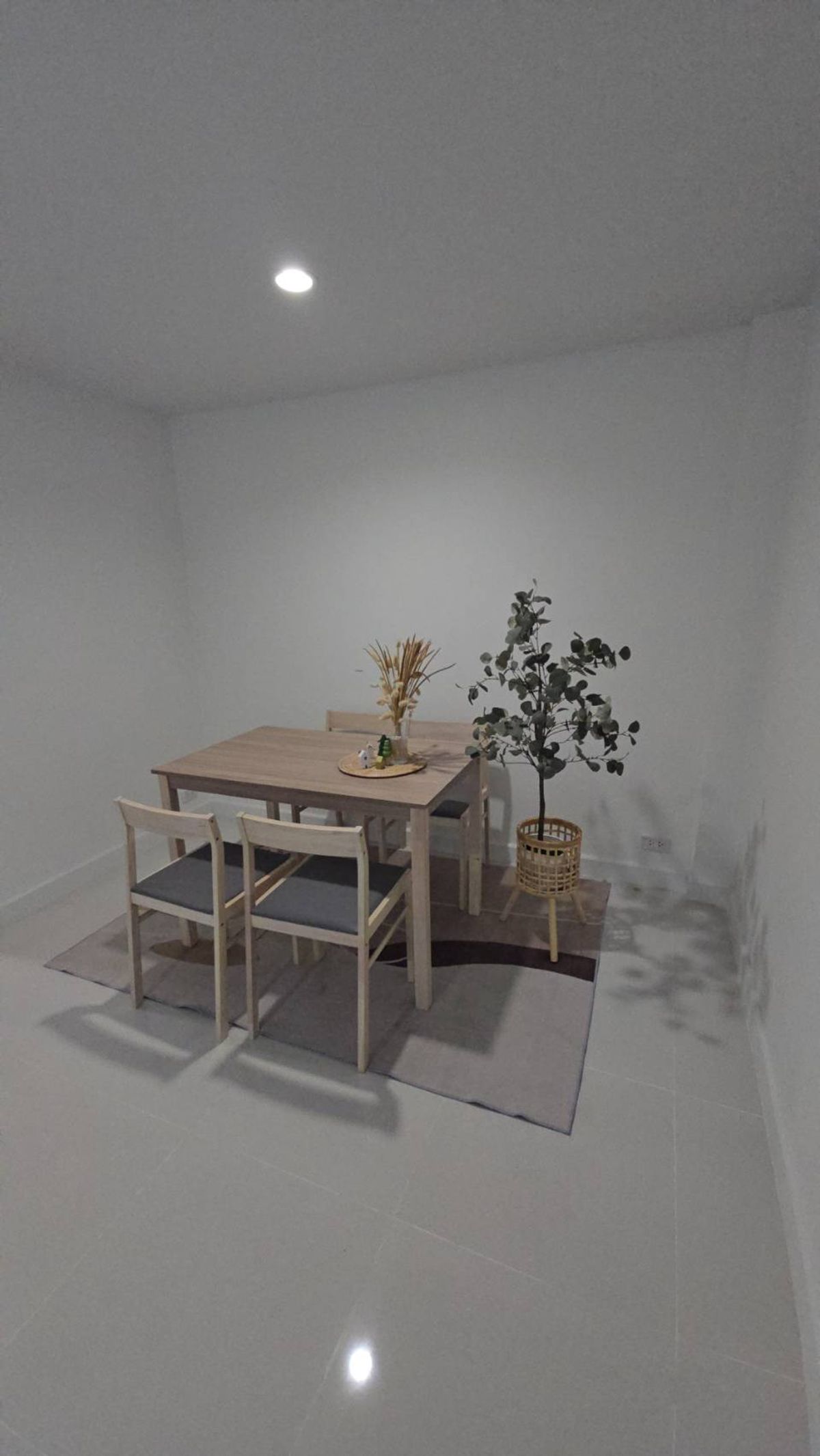 ทาวน์โฮมเชียงใหม่ : ขาย ทาวน์เฮ้าส์ หมู่บ้านทองประกาย ใกล้ รพ.นครพิงค์ จ.เชียงใหม่ ตกแต่งใหม่