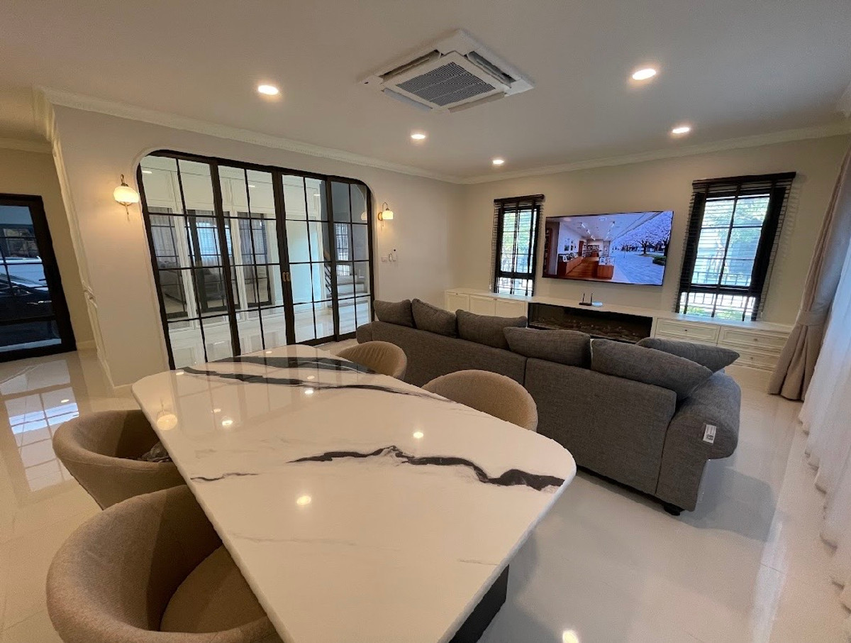 For RentHouseBangna, Bearing, Lasalle : For Rent: Centro Bangna Phase 1, the largest size house 4 bedside pool view