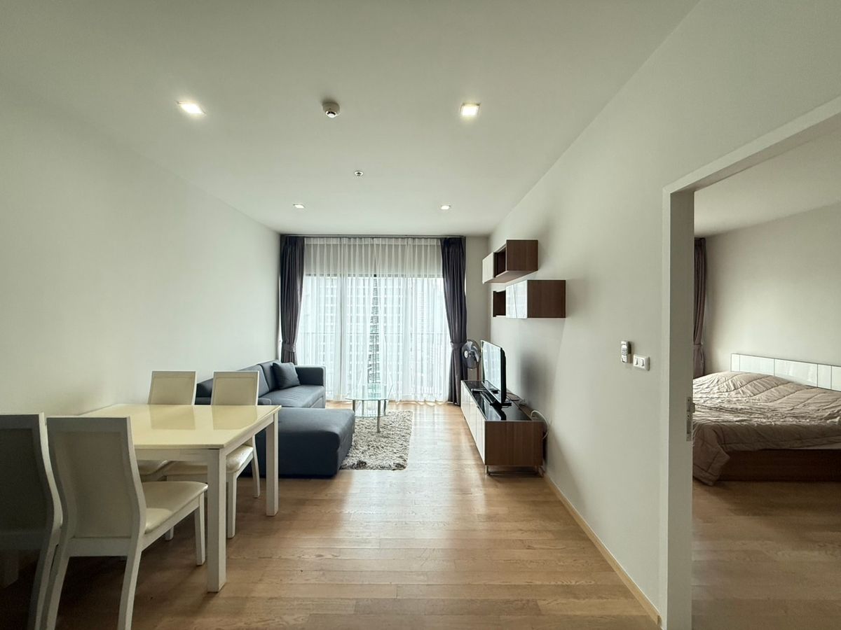 For RentCondoSukhumvit, Asoke, Thonglor : Condo for rent, Noble Refine, near BTS Phrom Phong 180 m.