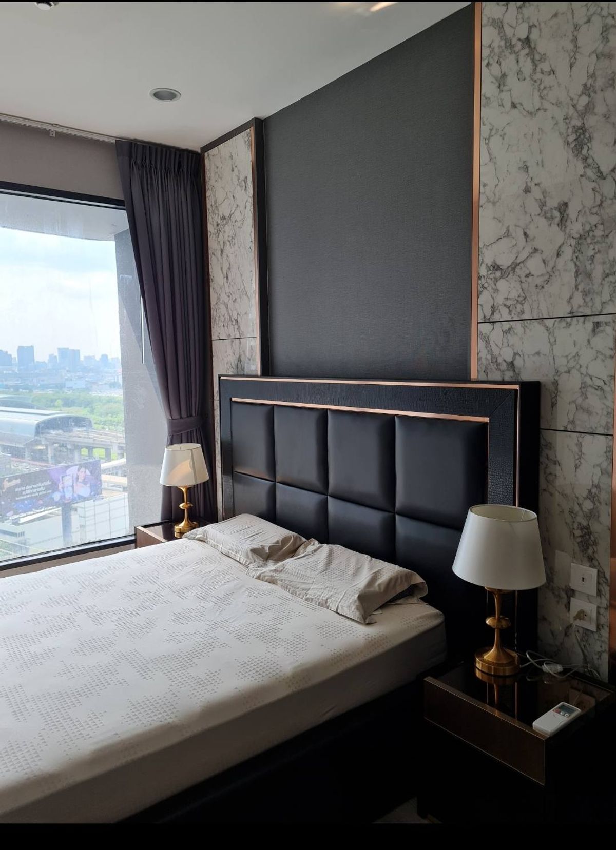 For RentCondoRama9, Petchburi, RCA : The Ideo Mobi Asoke Condo is convenient to travel near the MAT BTS.