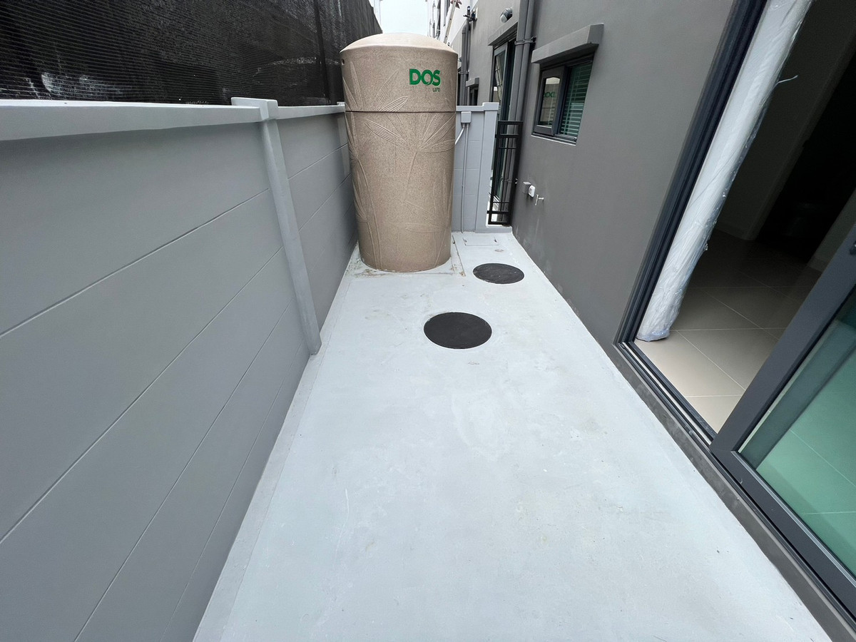 For RentHouseVipawadee, Don Mueang, Lak Si : Corner townhome, 5-mins drive to Harrow International School. Pets allowed. can register a Company. Additional furniture can be requested.