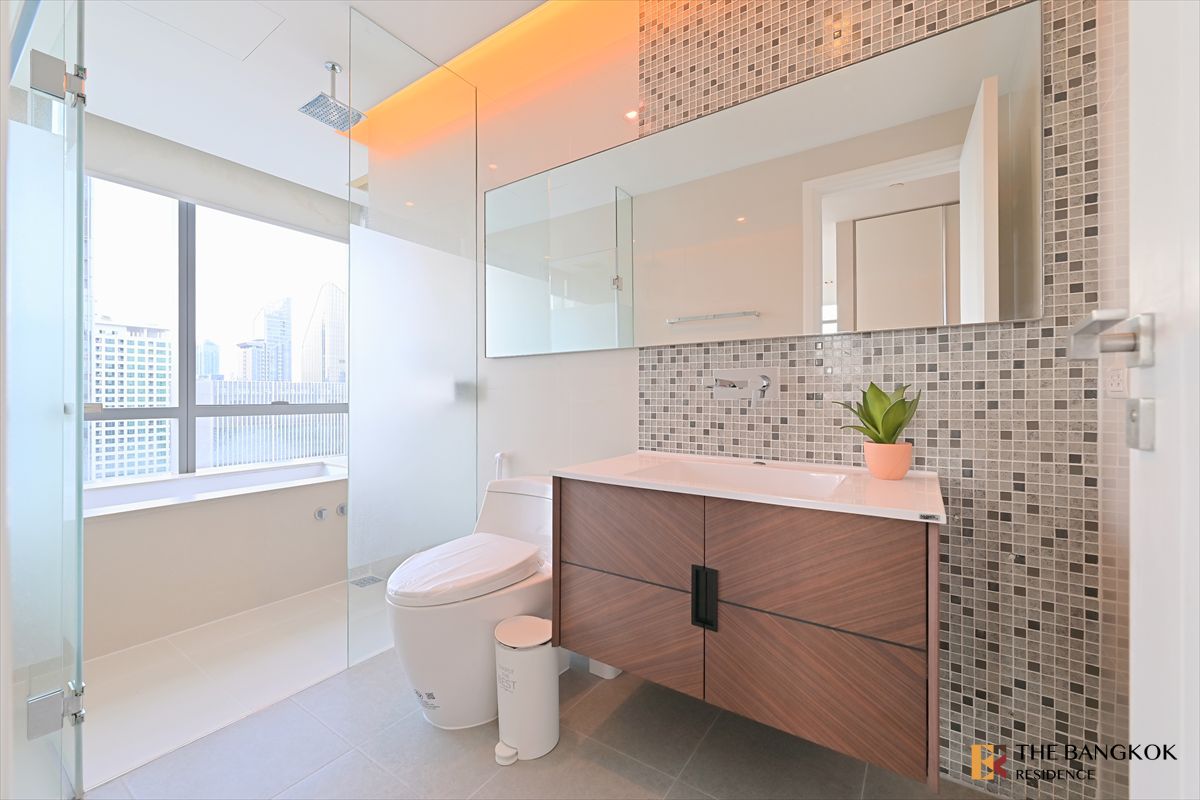 For RentCondoSukhumvit, Asoke, Thonglor : The Room Sukhumvit 21 🛌🏻 2-Bedroom, Great Stunning Vadhana View 💫  Near BTS Asok