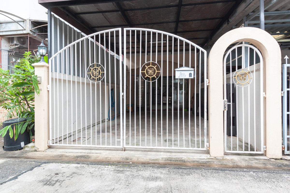 ให้เช่าทาวน์โฮมโชคชัย4 ลาดพร้าว71 : ให้เช่าทาวน์เฮาส์ 3 ชั้น ซอยลาดพร้าว 64 (เจ้าของปล่อยเอง)