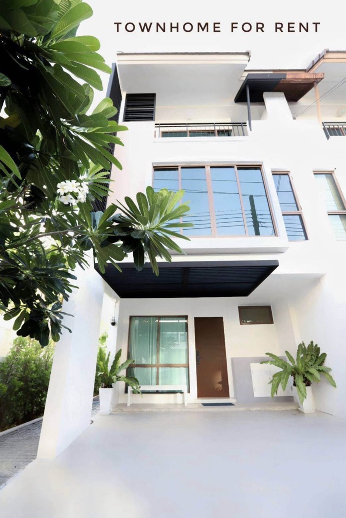 ทาวน์โฮมสุขุมวิท อโศก ทองหล่อ : townhome Corner Corner ทันสมัยใน Sukhumvit-Move-In Ready & Pet Friendly! 🐶🐱📌ตำแหน่งที่สำคัญ - เพียง 5 นาทีถึง BTS Bang Chak & Sukhumvit 62 ทางด่วน