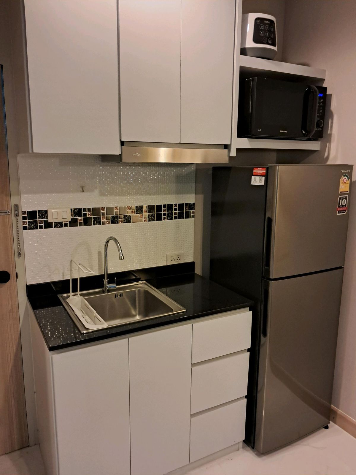 For SaleCondoPattaya, Bangsaen, Chonburi : Condo for urgent sale, AD The Grand Jomtien Pattaya, 12th floor, sea view, pool view, built-in furniture, complete electrical appliances, 200 meters from the sea, Jomtien Road 2