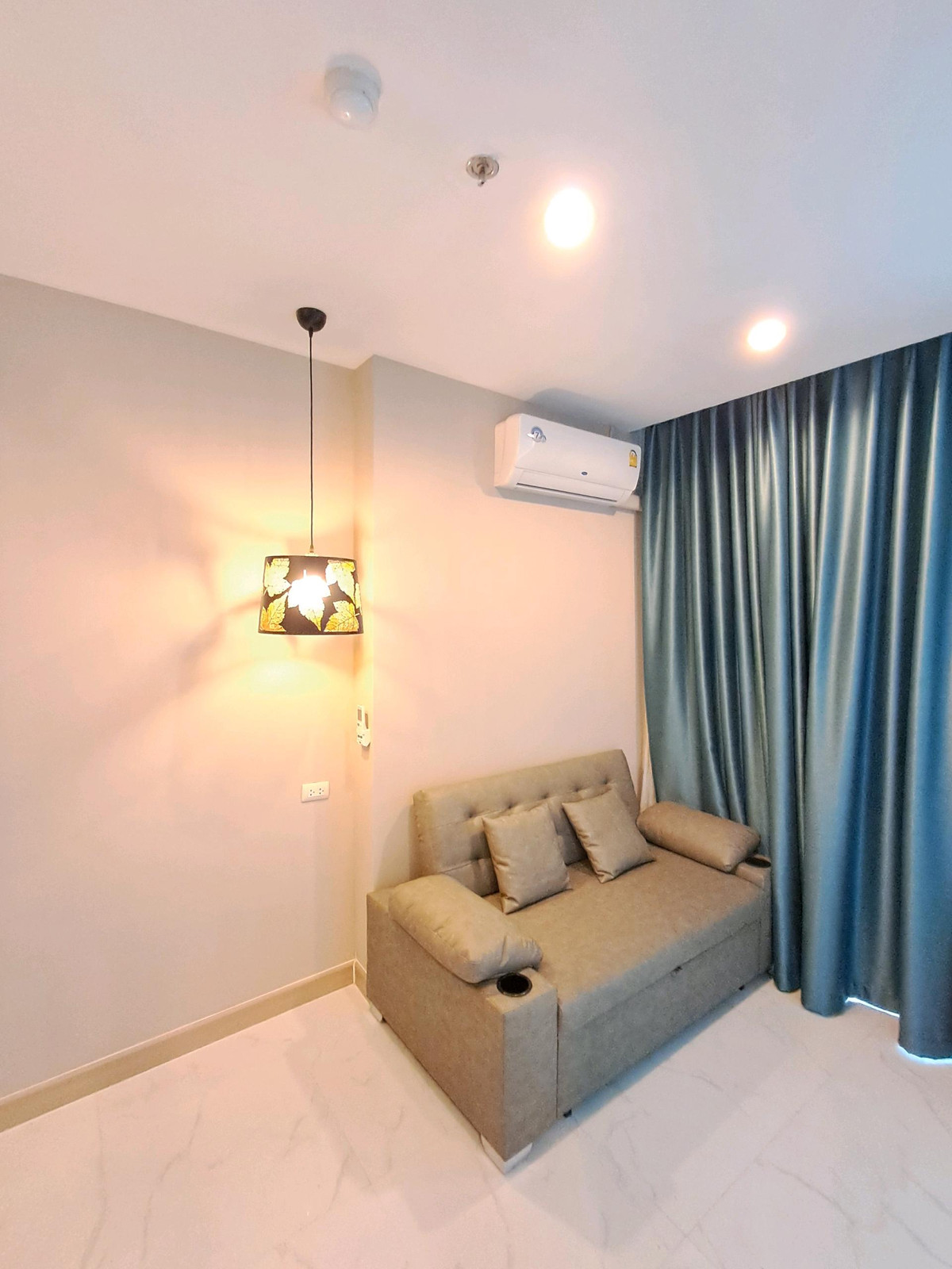 For SaleCondoPattaya, Bangsaen, Chonburi : Condo for urgent sale, AD The Grand Jomtien Pattaya, 12th floor, sea view, pool view, built-in furniture, complete electrical appliances, 200 meters from the sea, Jomtien Road 2