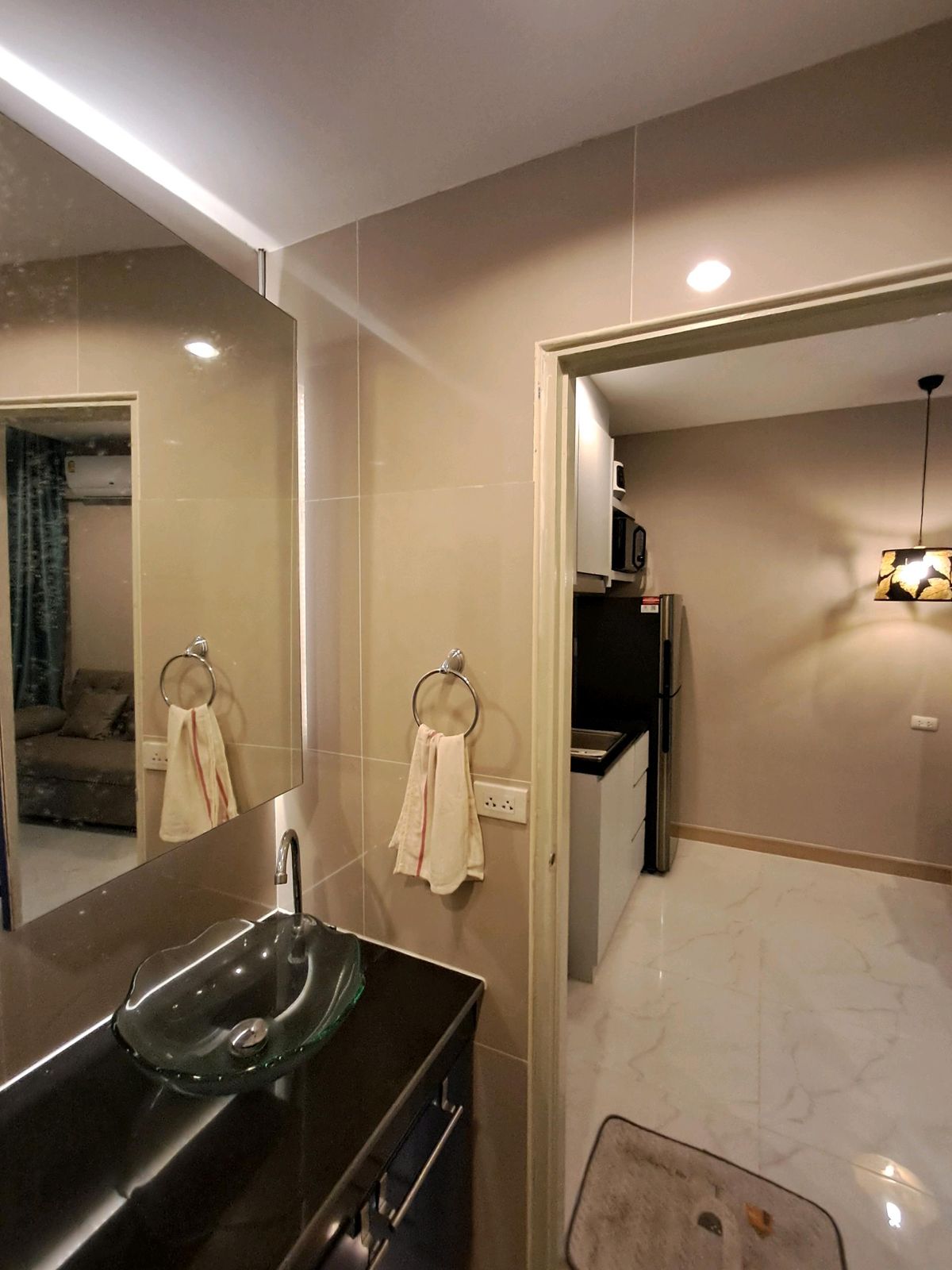 For SaleCondoPattaya, Bangsaen, Chonburi : Condo for urgent sale, AD The Grand Jomtien Pattaya, 12th floor, sea view, pool view, built-in furniture, complete electrical appliances, 200 meters from the sea, Jomtien Road 2