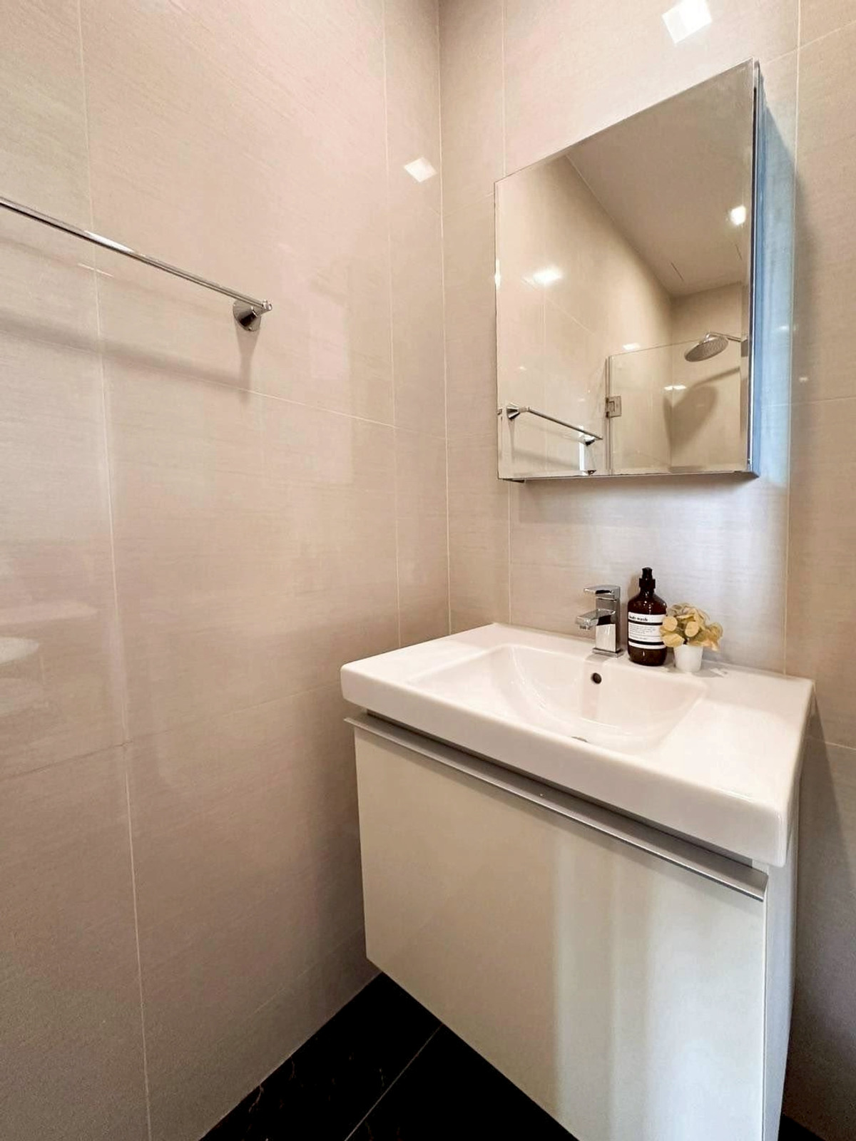 For RentCondoSukhumvit, Asoke, Thonglor : ✨ GT16041 | Condo Park 24, convenient travel, near BTS, there is a shuttle, beautiful room, fully furnished, ready to move in.