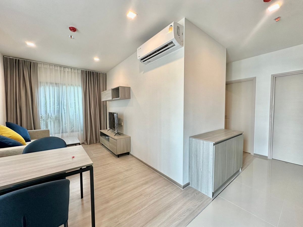 For RentCondoRama9, Petchburi, RCA : The Base Phetchaburi condo condo is convenient to travel near MAT BTS.