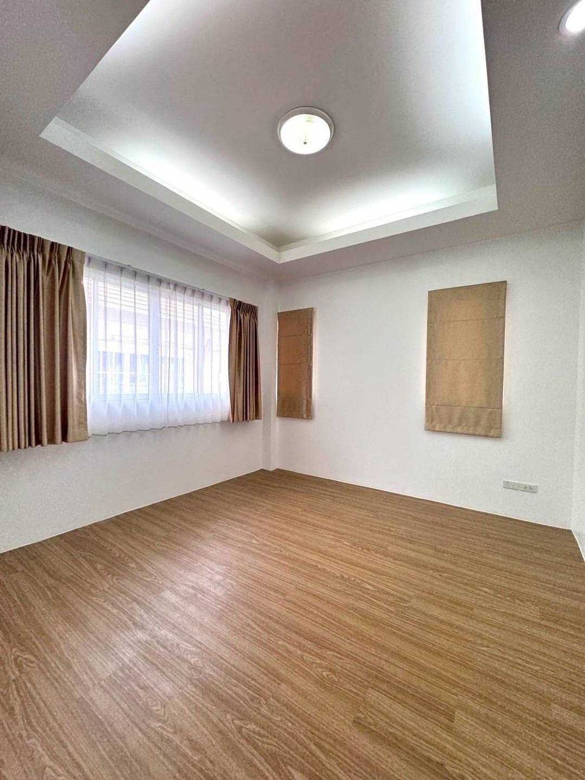 HouseSriracha Laem Chabang Ban Bueng : Detached House for Sale: Siam Thara Mantra Village, 207 sqm, near Motorway