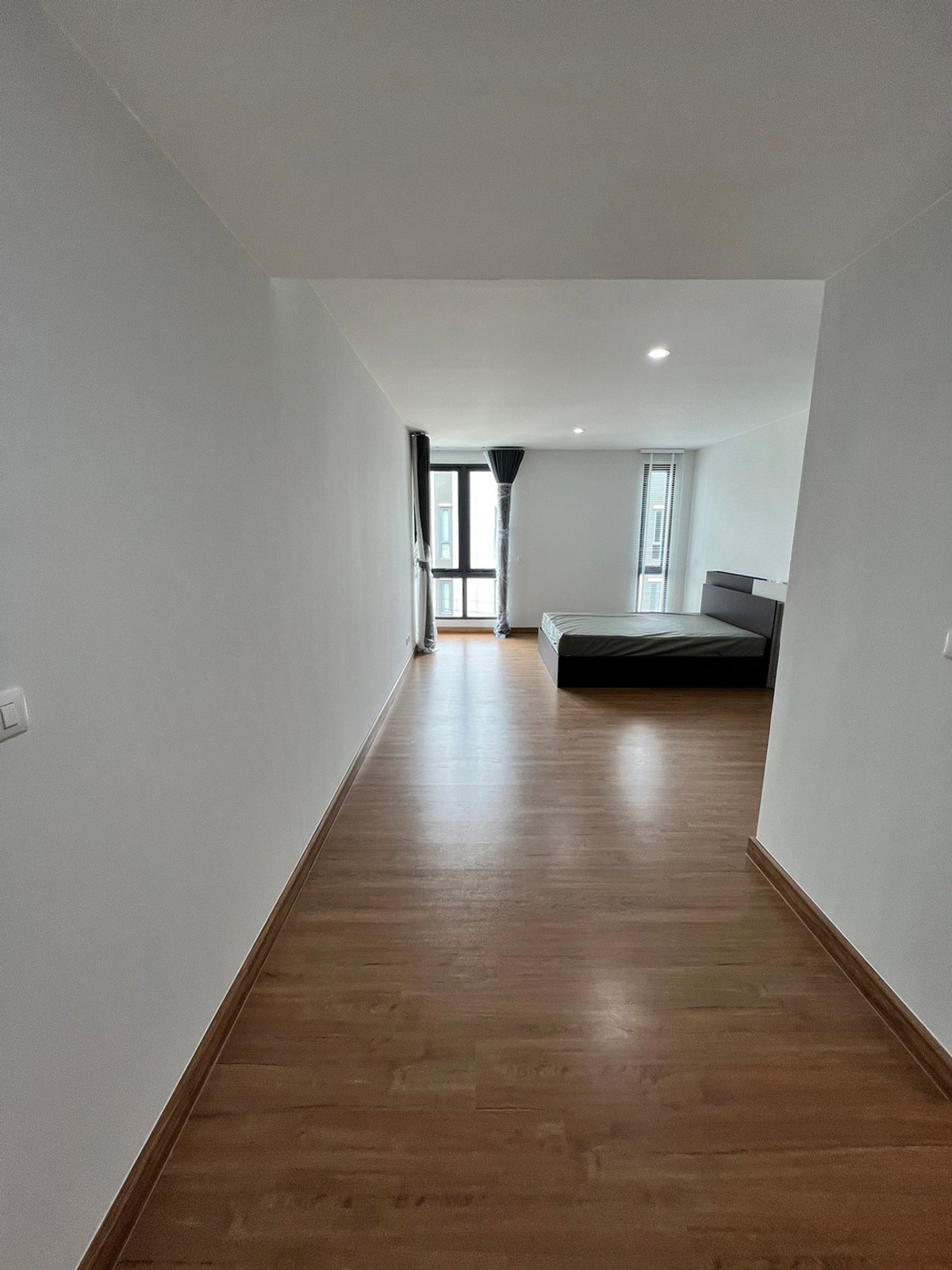 For RentHouseVipawadee, Don Mueang, Lak Si : Corner townhome, 5-mins drive to Harrow International School. Pets allowed. can register a Company. Additional furniture can be requested.