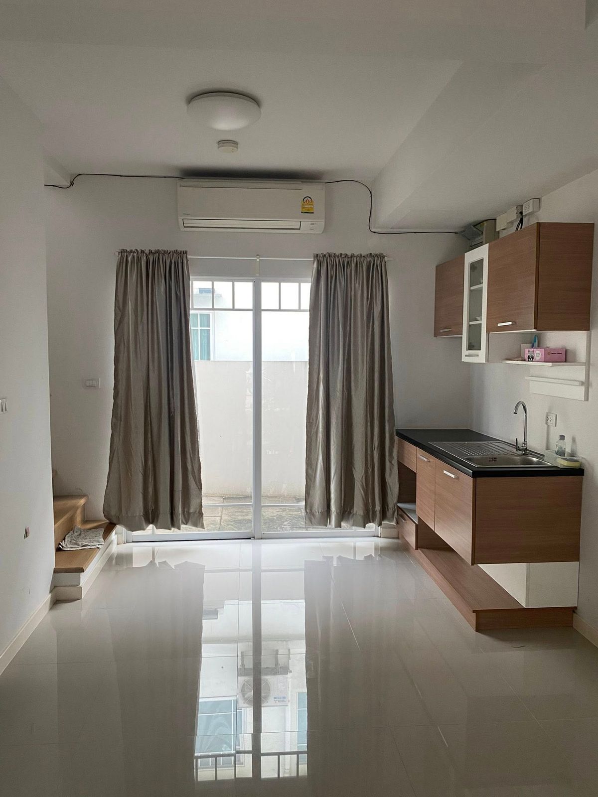 TownhomeBangna, Bearing, Lasalle : K-6494 Sale/Rent a Townhome, Indie Project, Bang Na Km. 7, empty house with air conditioner near Mega Bangna.