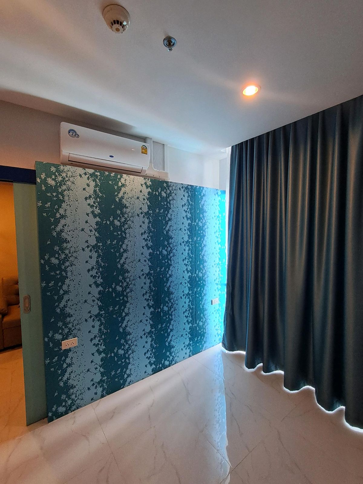 For SaleCondoPattaya, Bangsaen, Chonburi : Condo for urgent sale, AD The Grand Jomtien Pattaya, 12th floor, sea view, pool view, built-in furniture, complete electrical appliances, 200 meters from the sea, Jomtien Road 2