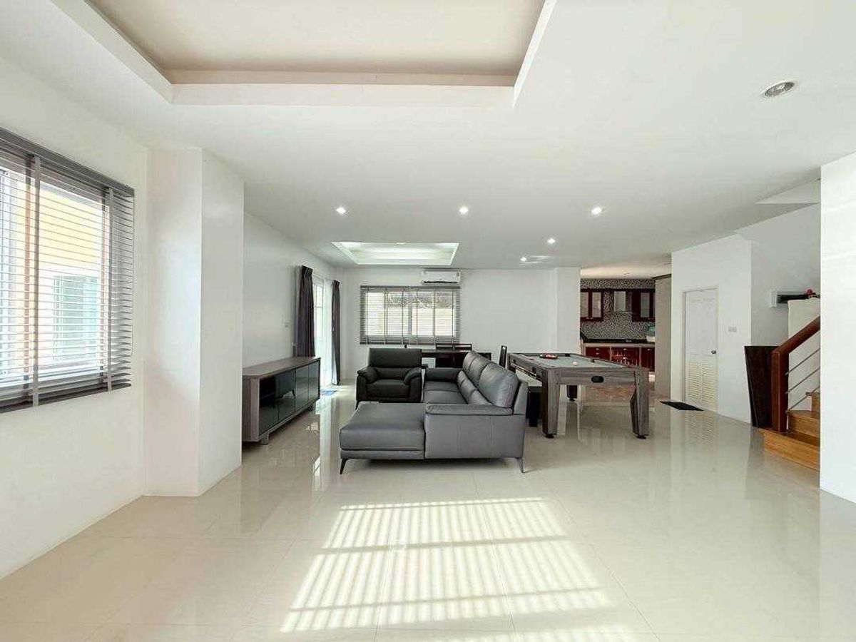 HouseSriracha Laem Chabang Ban Bueng : Detached House for Sale: Siam Thara Mantra Village, 207 sqm, near Motorway