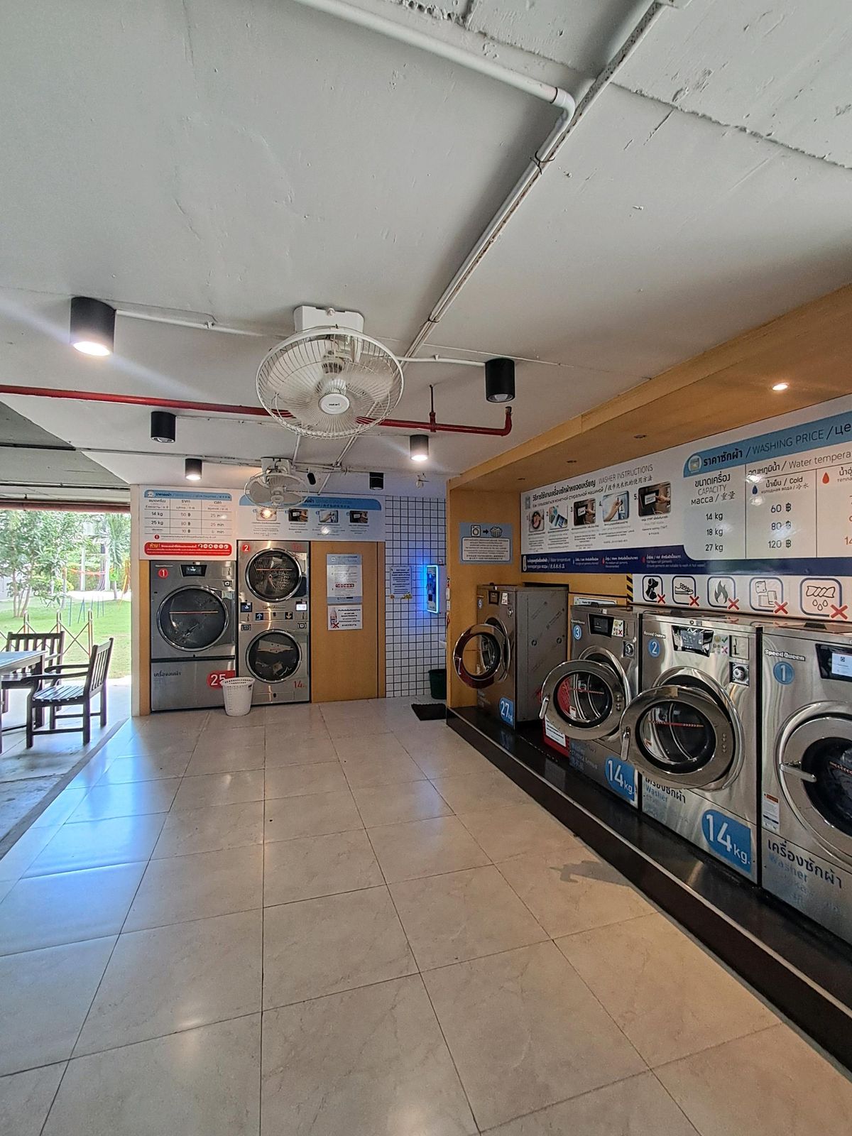 For SaleCondoPattaya, Bangsaen, Chonburi : Condo for urgent sale, AD The Grand Jomtien Pattaya, 12th floor, sea view, pool view, built-in furniture, complete electrical appliances, 200 meters from the sea, Jomtien Road 2