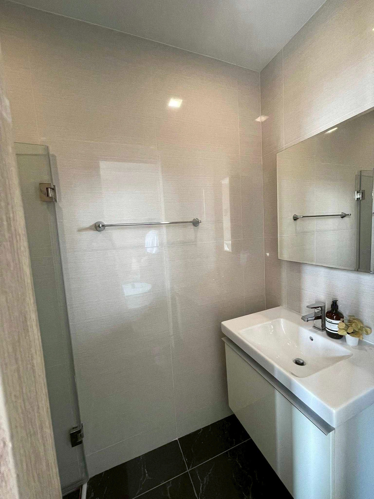 For RentCondoSukhumvit, Asoke, Thonglor : ✨ GT16041 | Condo Park 24, convenient travel, near BTS, there is a shuttle, beautiful room, fully furnished, ready to move in.