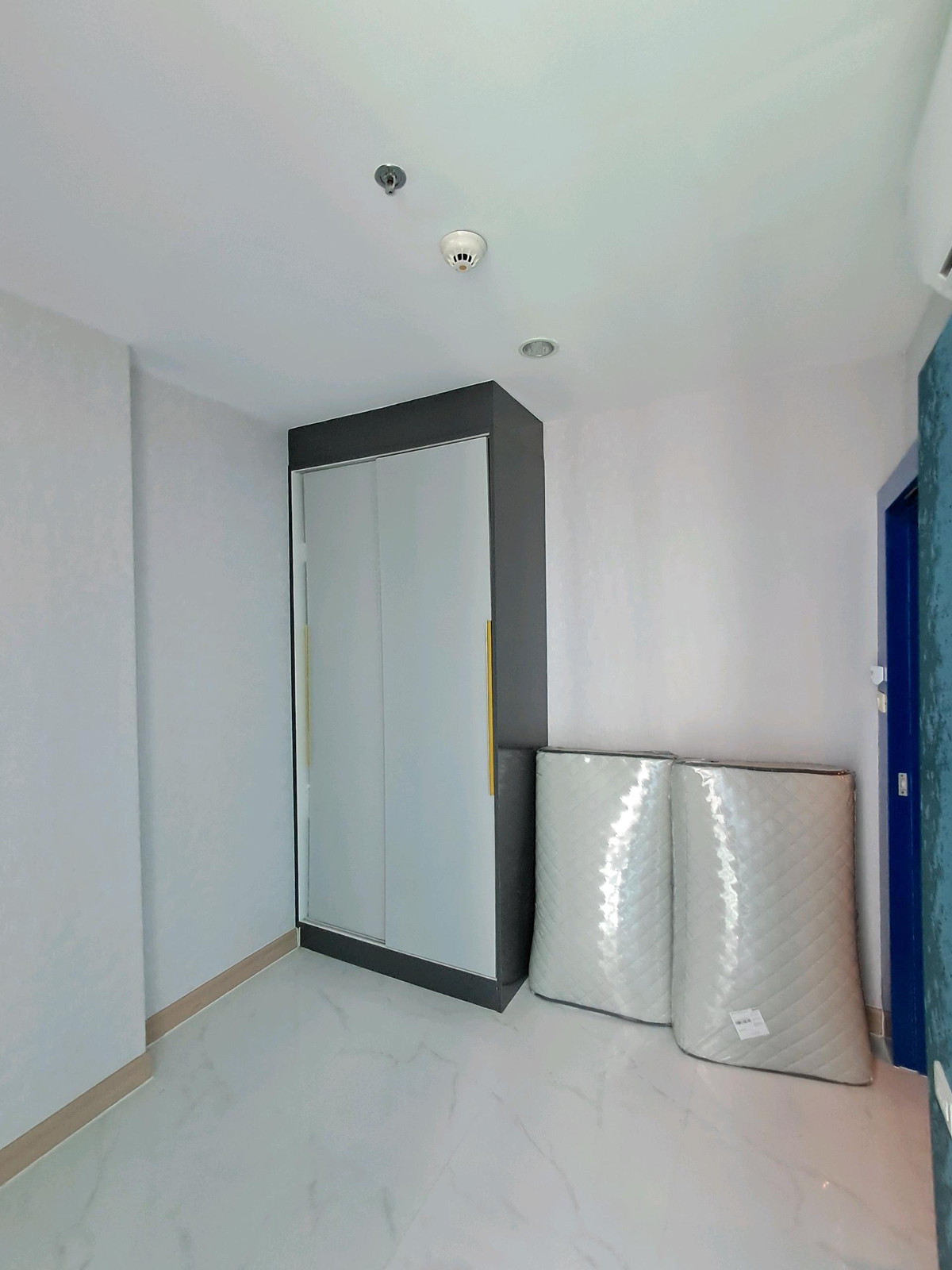 For SaleCondoPattaya, Bangsaen, Chonburi : Condo for urgent sale, AD The Grand Jomtien Pattaya, 12th floor, sea view, pool view, built-in furniture, complete electrical appliances, 200 meters from the sea, Jomtien Road 2