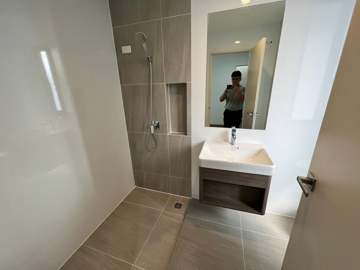 For RentHouseVipawadee, Don Mueang, Lak Si : Corner townhome, 5-mins drive to Harrow International School. Pets allowed. can register a Company. Additional furniture can be requested.