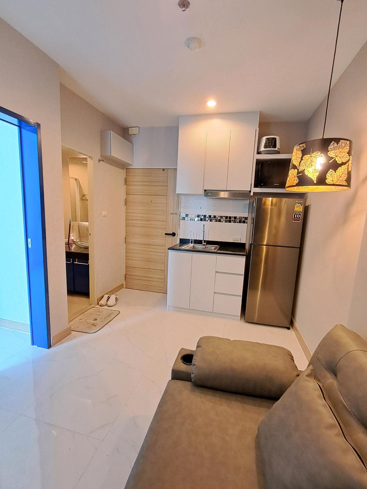 For SaleCondoPattaya, Bangsaen, Chonburi : Condo for urgent sale, AD The Grand Jomtien Pattaya, 12th floor, sea view, pool view, built-in furniture, complete electrical appliances, 200 meters from the sea, Jomtien Road 2