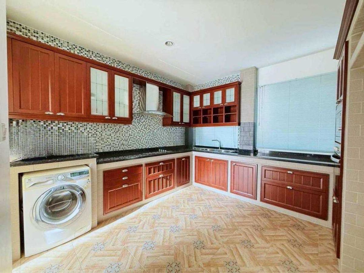 HouseSriracha Laem Chabang Ban Bueng : Detached House for Sale: Siam Thara Mantra Village, 207 sqm, near Motorway