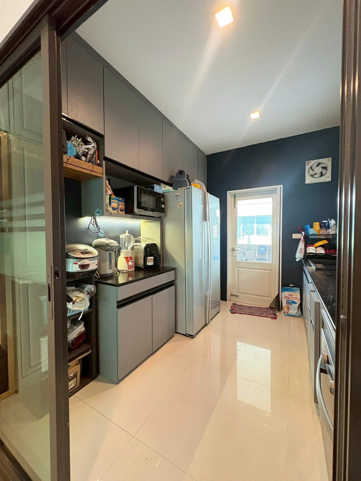 For RentHouseVipawadee, Don Mueang, Lak Si : house, 15 minutes to Don Mueang Airport, 4 bedrooms, 5 bathrooms, fully furnished, ready to move in.