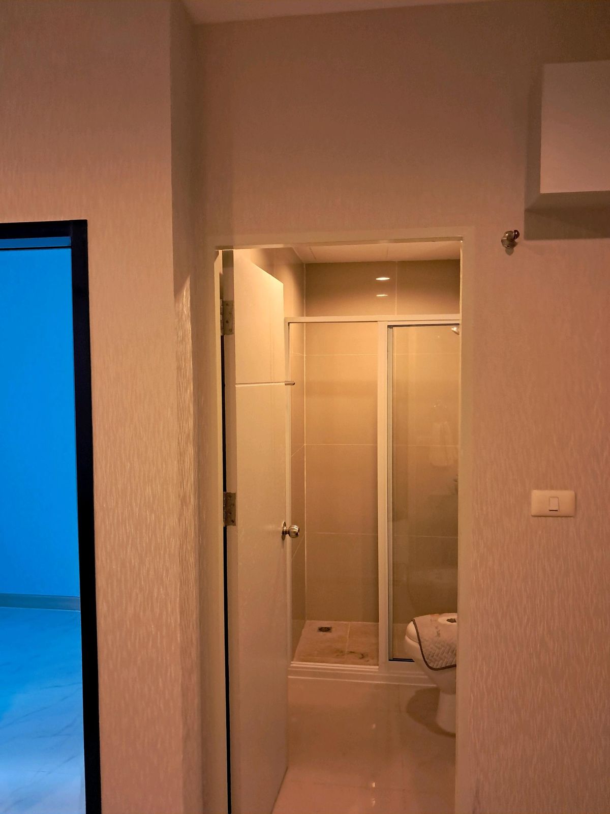 For SaleCondoPattaya, Bangsaen, Chonburi : Condo for urgent sale, AD The Grand Jomtien Pattaya, 12th floor, sea view, pool view, built-in furniture, complete electrical appliances, 200 meters from the sea, Jomtien Road 2