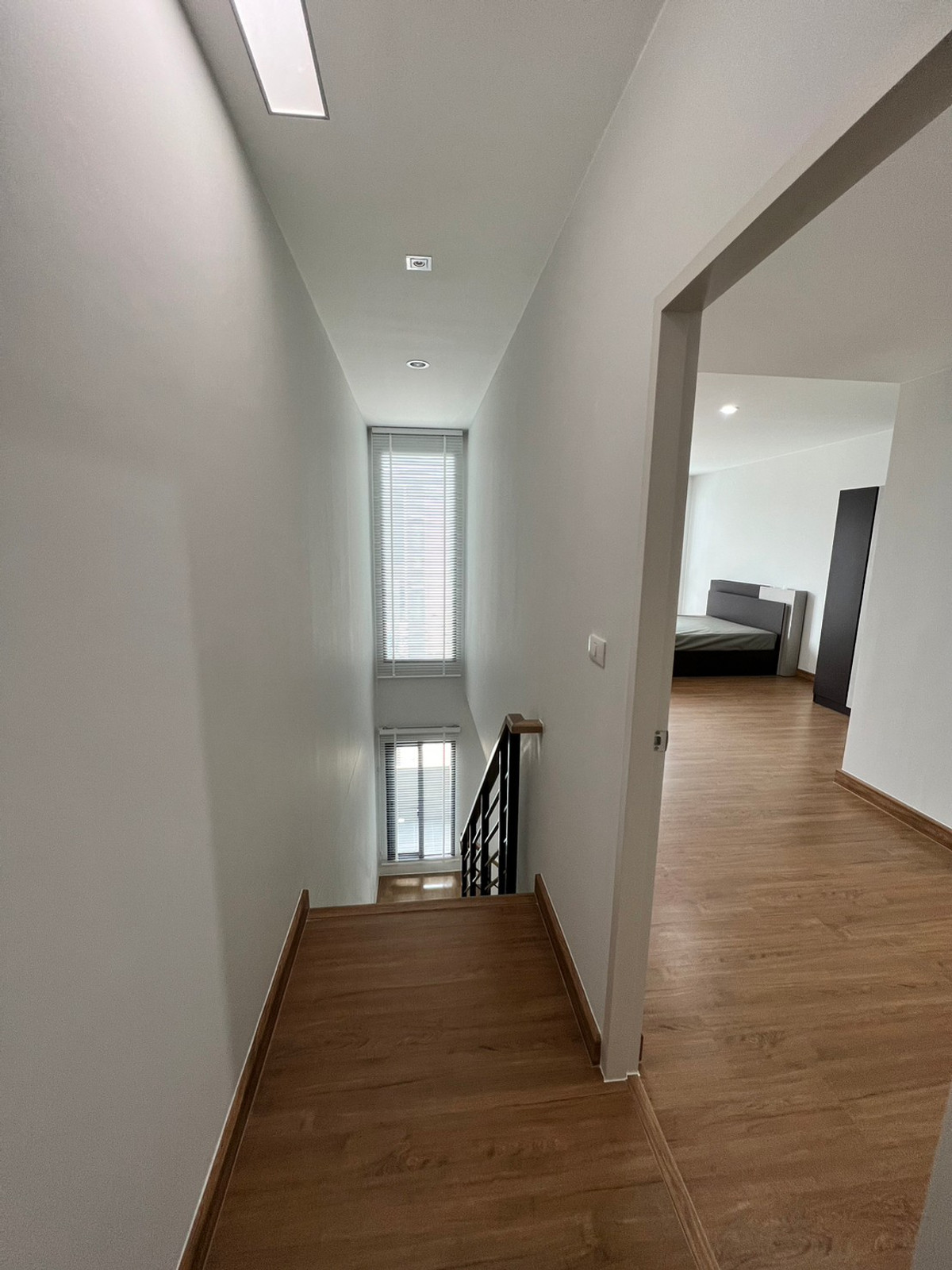 For RentHouseVipawadee, Don Mueang, Lak Si : Corner townhome, 5-mins drive to Harrow International School. Pets allowed. can register a Company. Additional furniture can be requested.