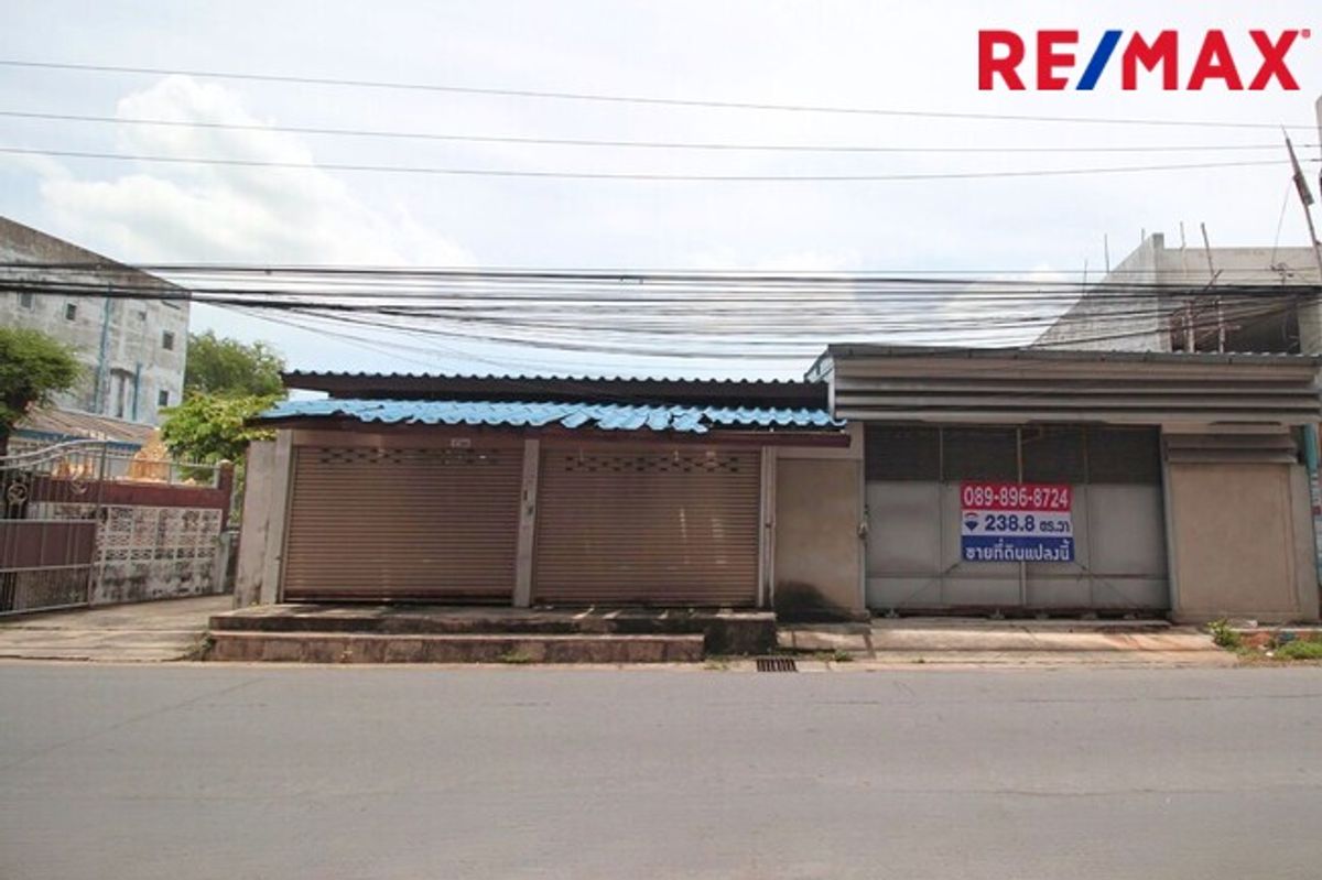 For SaleLandPinklao, Charansanitwong : Land for sale in Charan Sanitwong 25, 700 meters away from the main road.