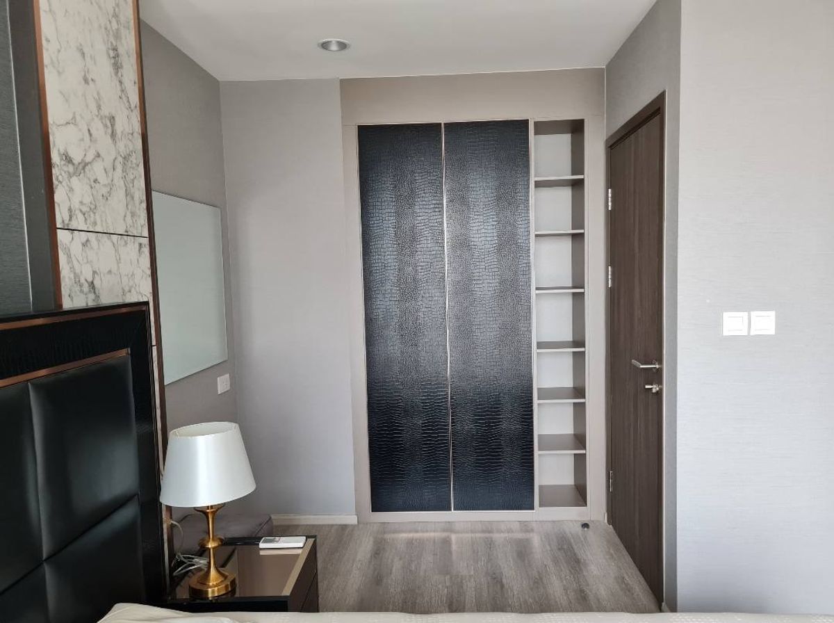 For RentCondoRama9, Petchburi, RCA : The Ideo Mobi Asoke Condo is convenient to travel near the MAT BTS.