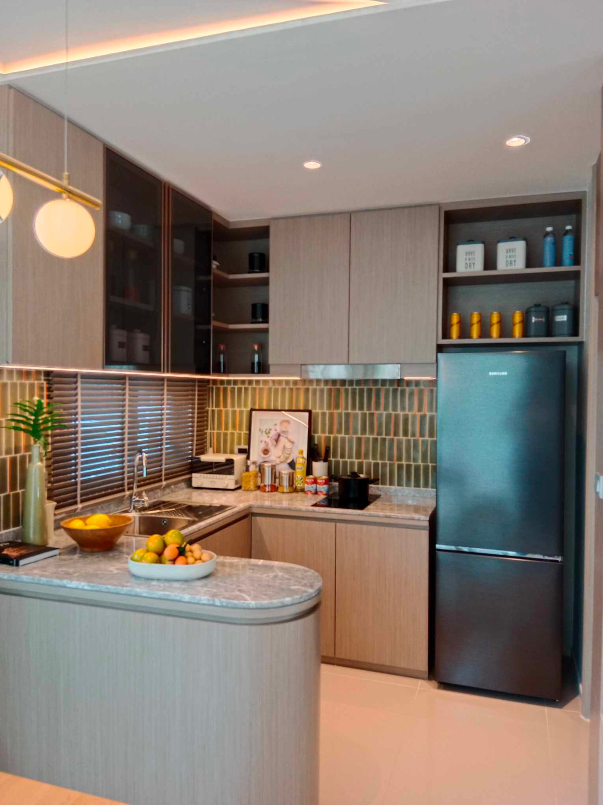 For RentHouseVipawadee, Don Mueang, Lak Si : Corner townhome, 5-mins drive to Harrow International School. Pets allowed. can register a Company. Additional furniture can be requested.