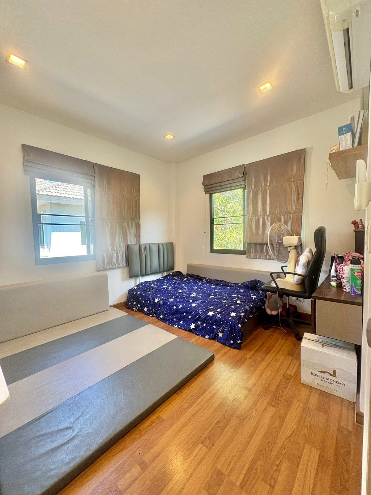 For RentHouseVipawadee, Don Mueang, Lak Si : house, 15 minutes to Don Mueang Airport, 4 bedrooms, 5 bathrooms, fully furnished, ready to move in.