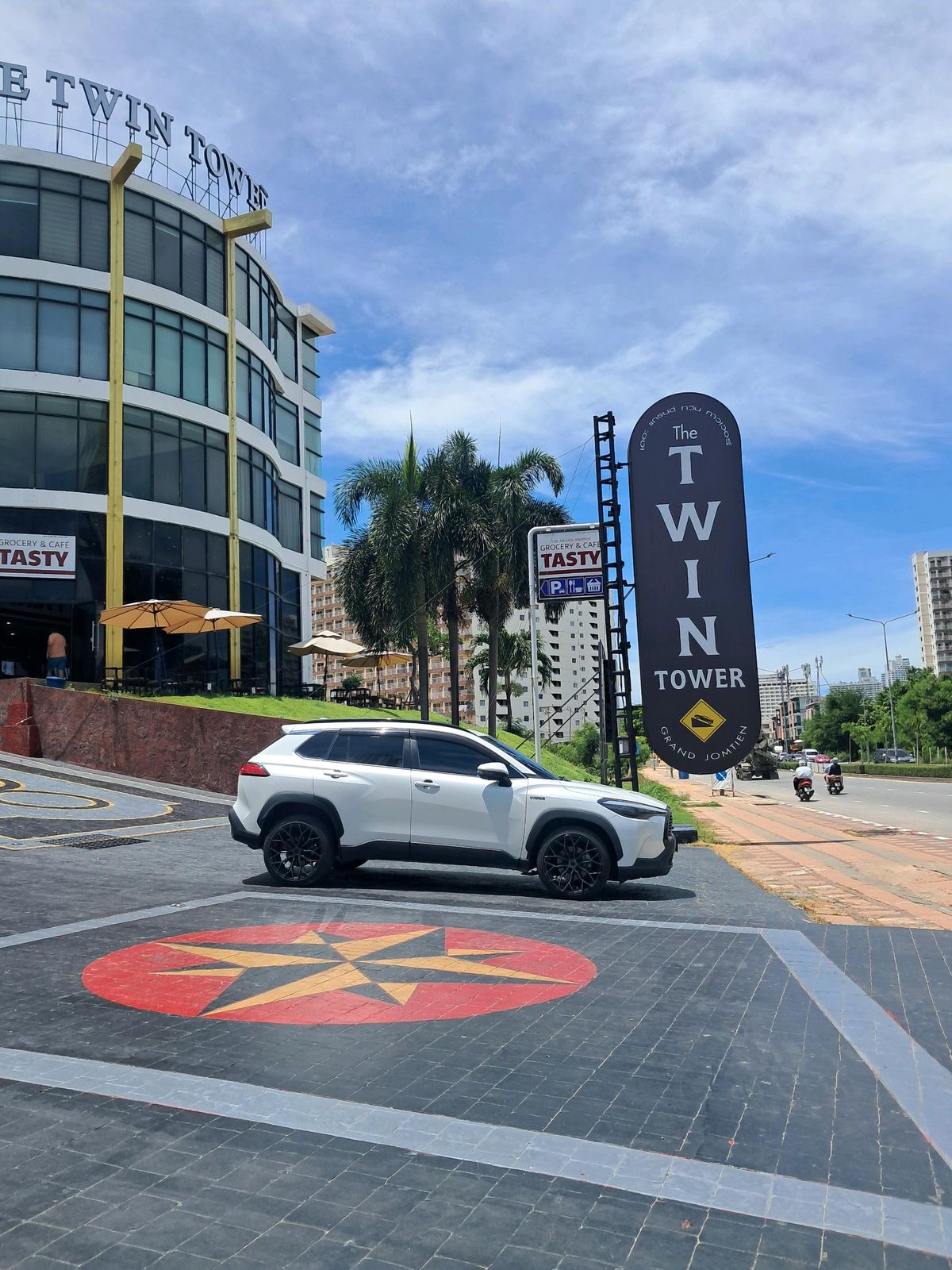 For SaleCondoPattaya, Bangsaen, Chonburi : Condo for urgent sale, AD The Grand Jomtien Pattaya, 12th floor, sea view, pool view, built-in furniture, complete electrical appliances, 200 meters from the sea, Jomtien Road 2