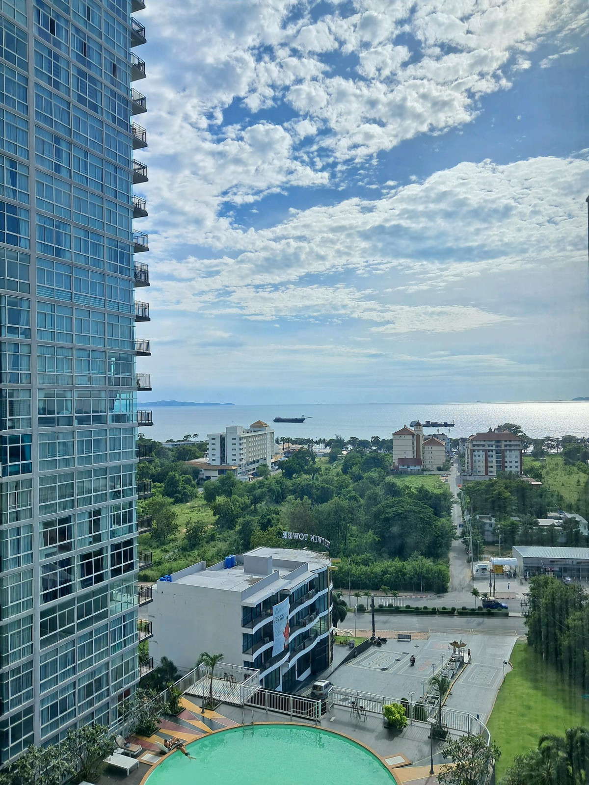 For SaleCondoPattaya, Bangsaen, Chonburi : Condo for urgent sale, AD The Grand Jomtien Pattaya, 12th floor, sea view, pool view, built-in furniture, complete electrical appliances, 200 meters from the sea, Jomtien Road 2