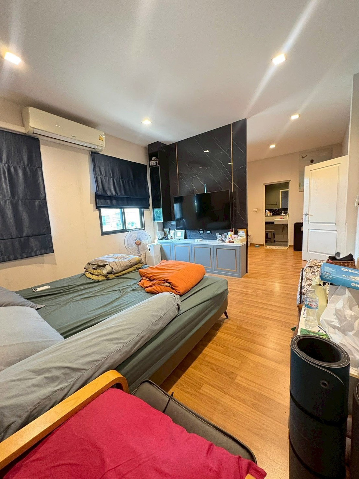 For RentHouseVipawadee, Don Mueang, Lak Si : house, 15 minutes to Don Mueang Airport, 4 bedrooms, 5 bathrooms, fully furnished, ready to move in.