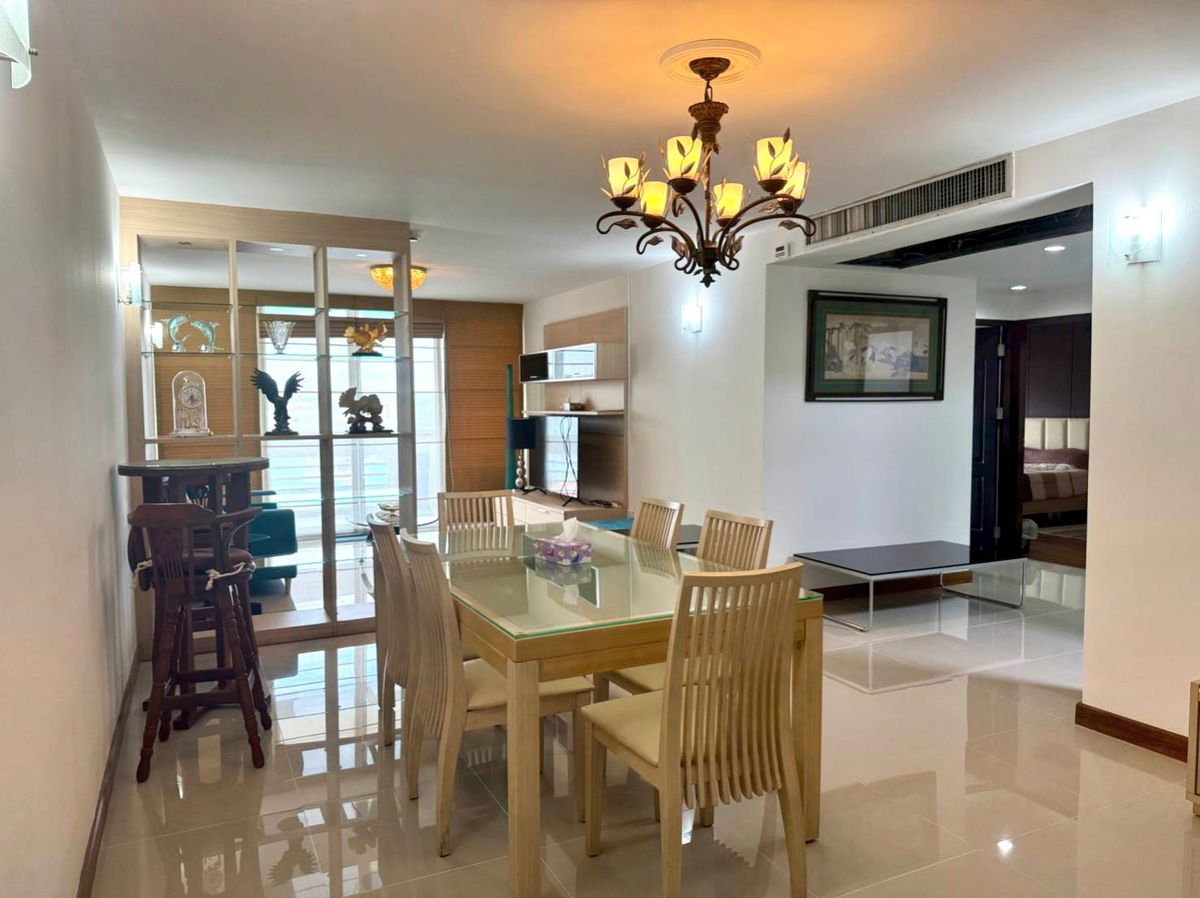 ให้เช่าคอนโด : Fragrant 71 condo for rent, 2bed2bath, 115 Sqm. Just renovated with Fully Furnished.