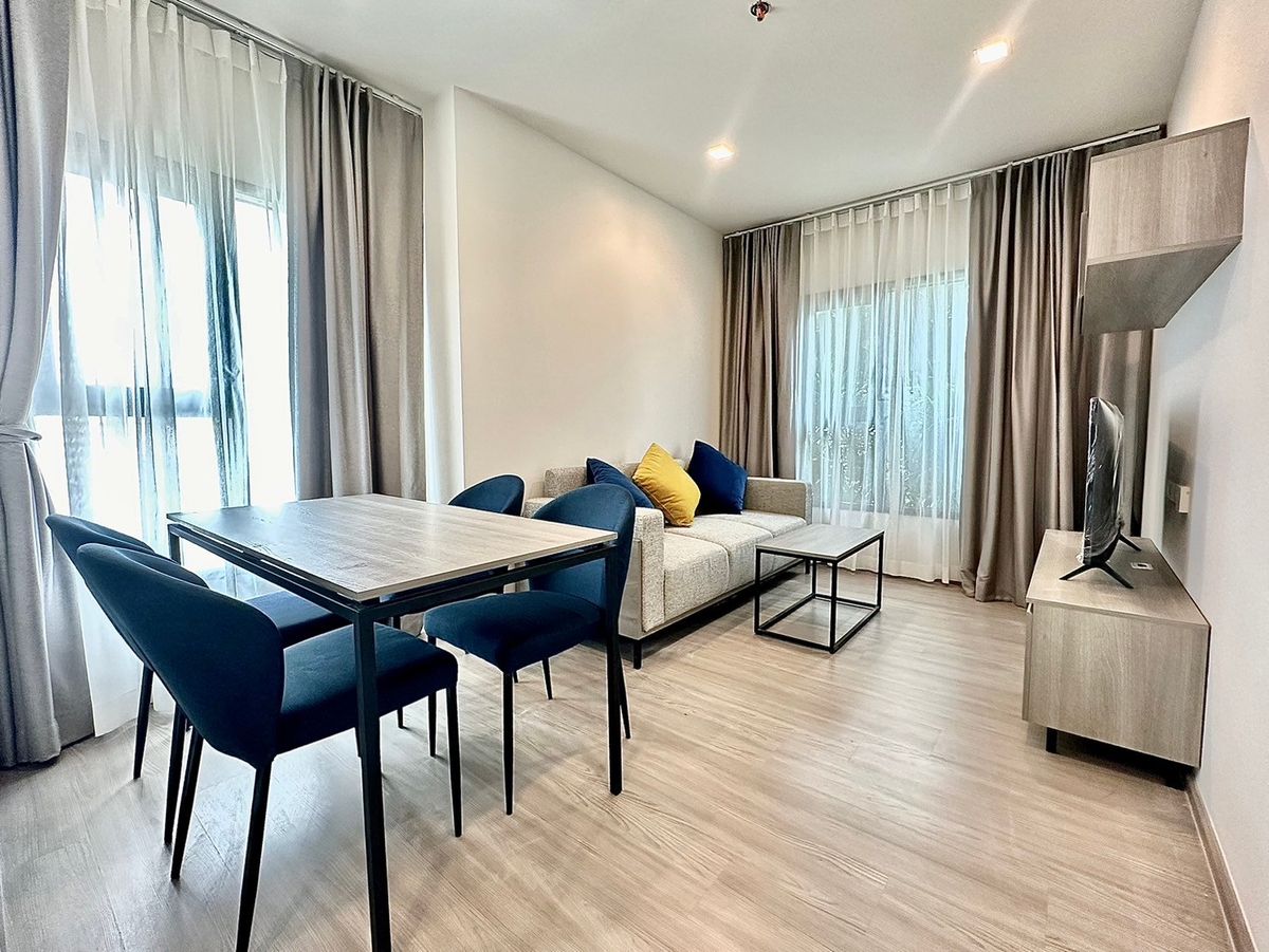 For RentCondoRama9, Petchburi, RCA : The Base Phetchaburi condo condo is convenient to travel near MAT BTS.
