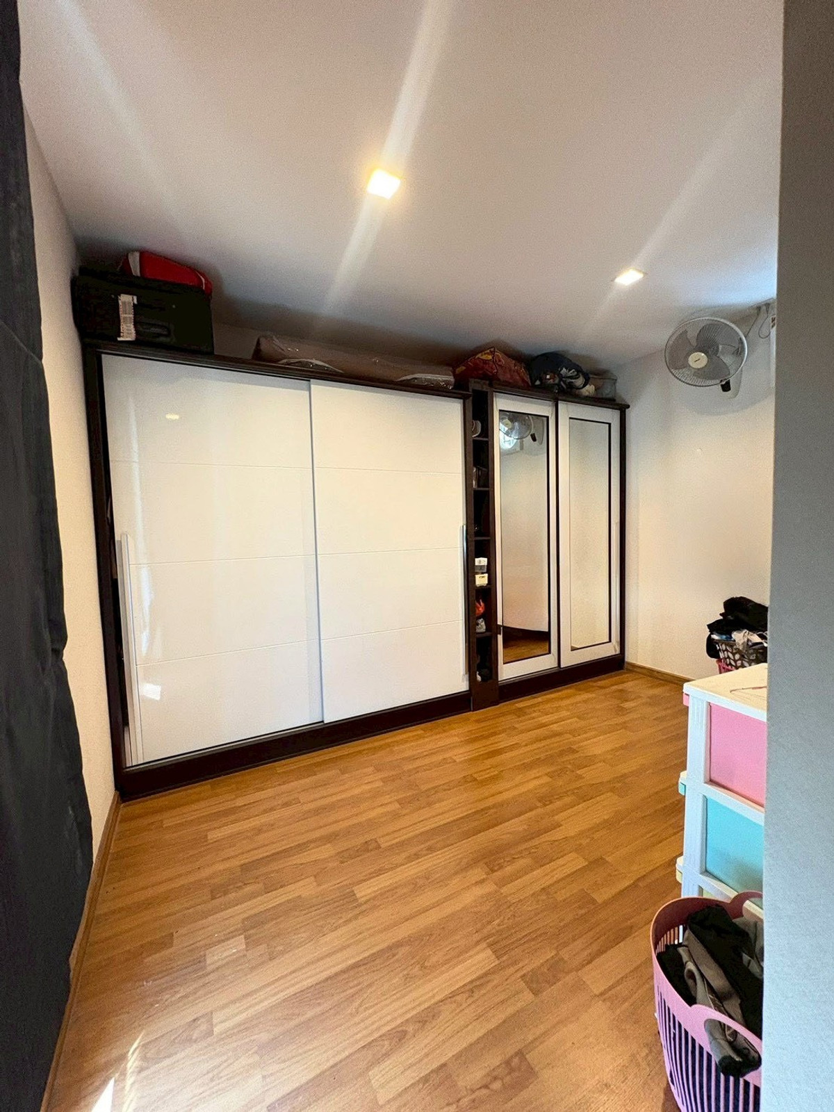 For RentHouseVipawadee, Don Mueang, Lak Si : house, 15 minutes to Don Mueang Airport, 4 bedrooms, 5 bathrooms, fully furnished, ready to move in.