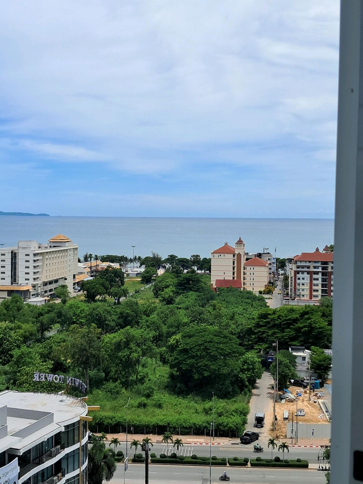 For SaleCondoPattaya, Bangsaen, Chonburi : Condo for urgent sale, AD The Grand Jomtien Pattaya, 12th floor, sea view, pool view, built-in furniture, complete electrical appliances, 200 meters from the sea, Jomtien Road 2