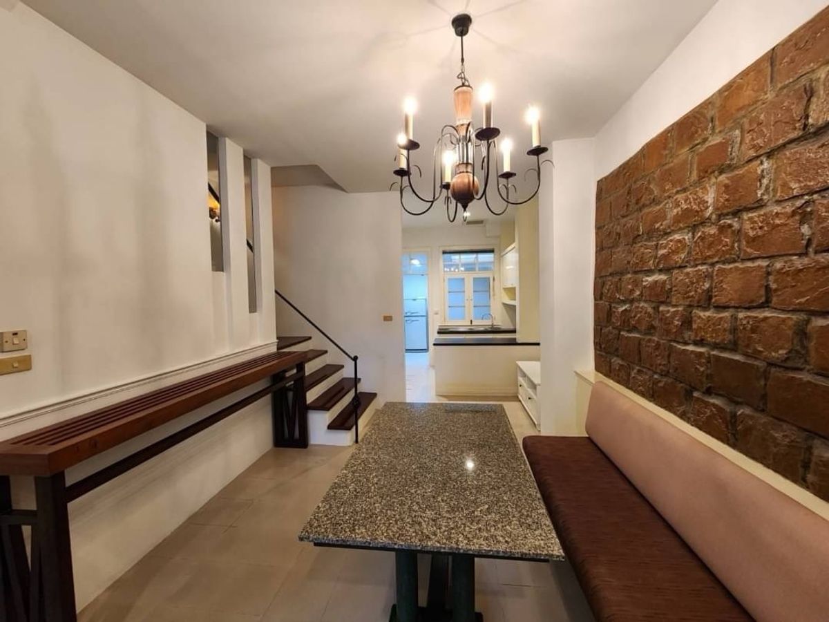 ให้เช่าทาวน์โฮมรัชดา ห้วยขวาง : Townhouse with fully furnished @Rachadapisek 44