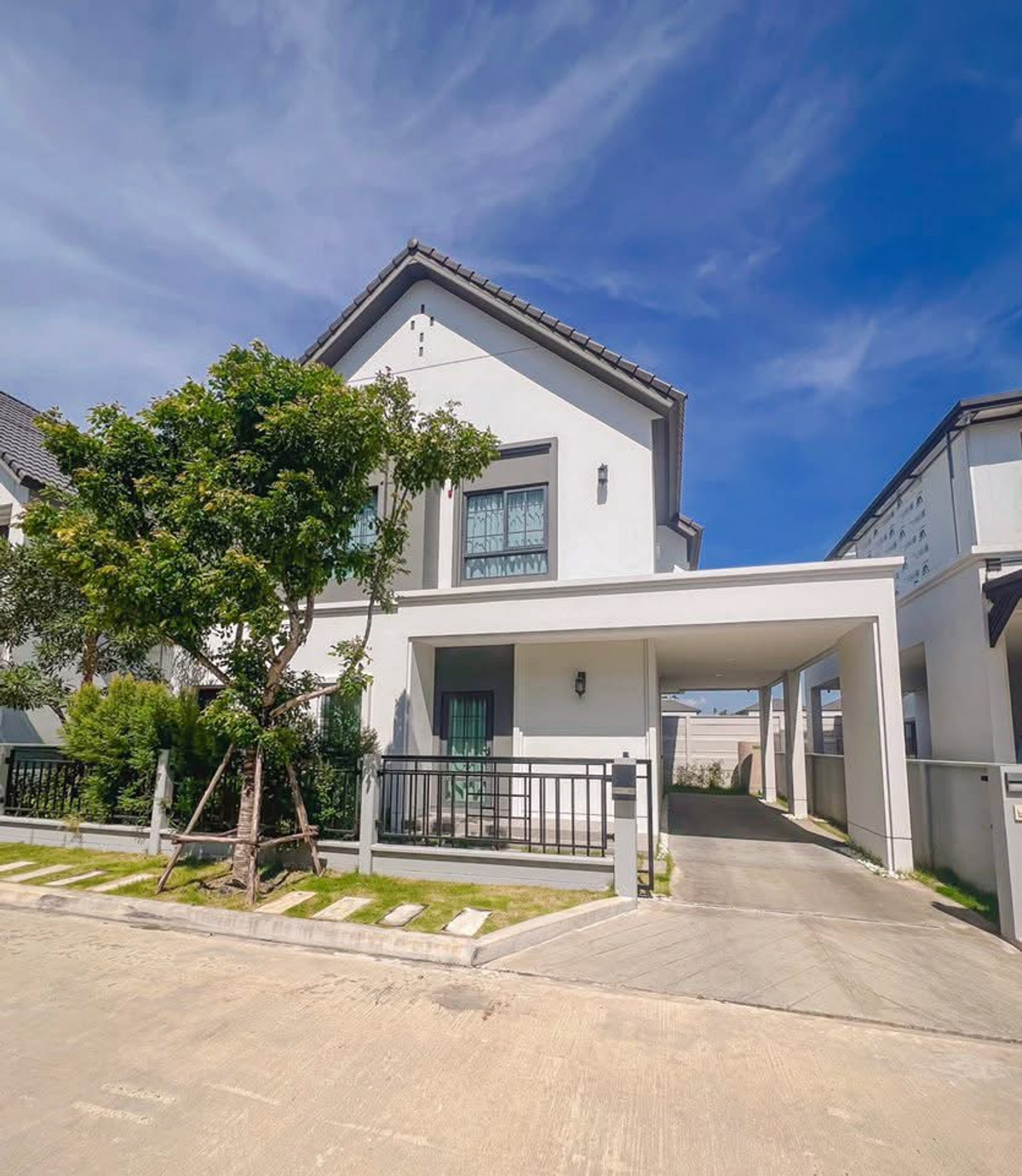 ให้เช่าบ้านบางนา แบริ่ง ลาซาล : FOR RENT : Centro บางนา เฟส2  บ้านใหม่ 4 ห้องนอน ตกแต่งสวย พร้อมเข้าอยู่