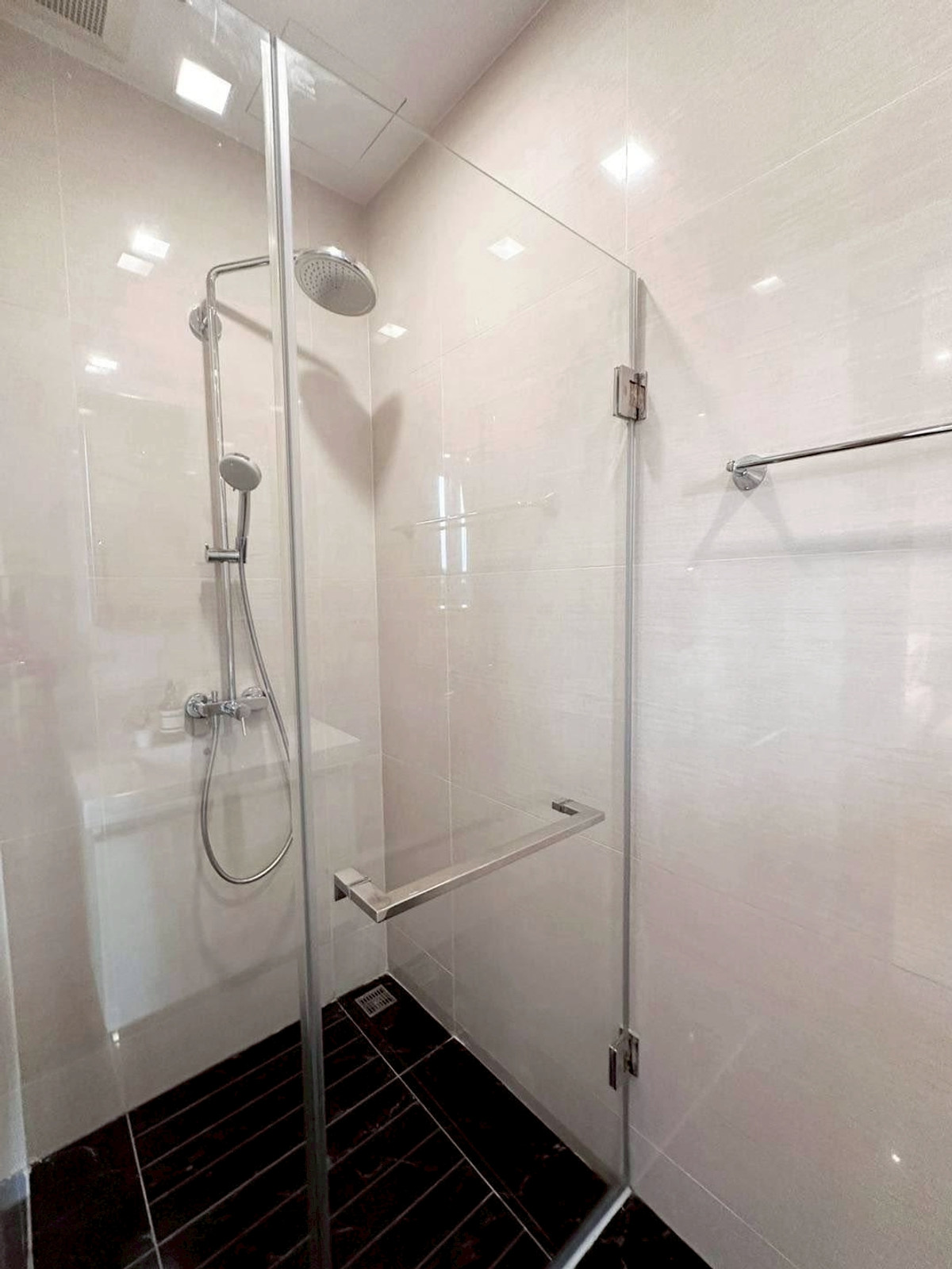 For RentCondoSukhumvit, Asoke, Thonglor : ✨ GT16041 | Condo Park 24, convenient travel, near BTS, there is a shuttle, beautiful room, fully furnished, ready to move in.