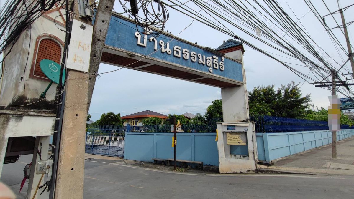 ขายที่ดินปทุมธานี รังสิต ธรรมศาสตร์ : ลงทุนคุ้มค่า! ที่ดินถมแล้ว ผังสีแดง กลางชุมชน ราคาสบายกระเป๋า ขายที่ดินเปล่า 135 ตร.ว. โครงการหมู่บ้านธรรมสุธีร์ ปทุมธานี (ซอย 7) – ถมแล้ว พร้อมต่อยอดทันที