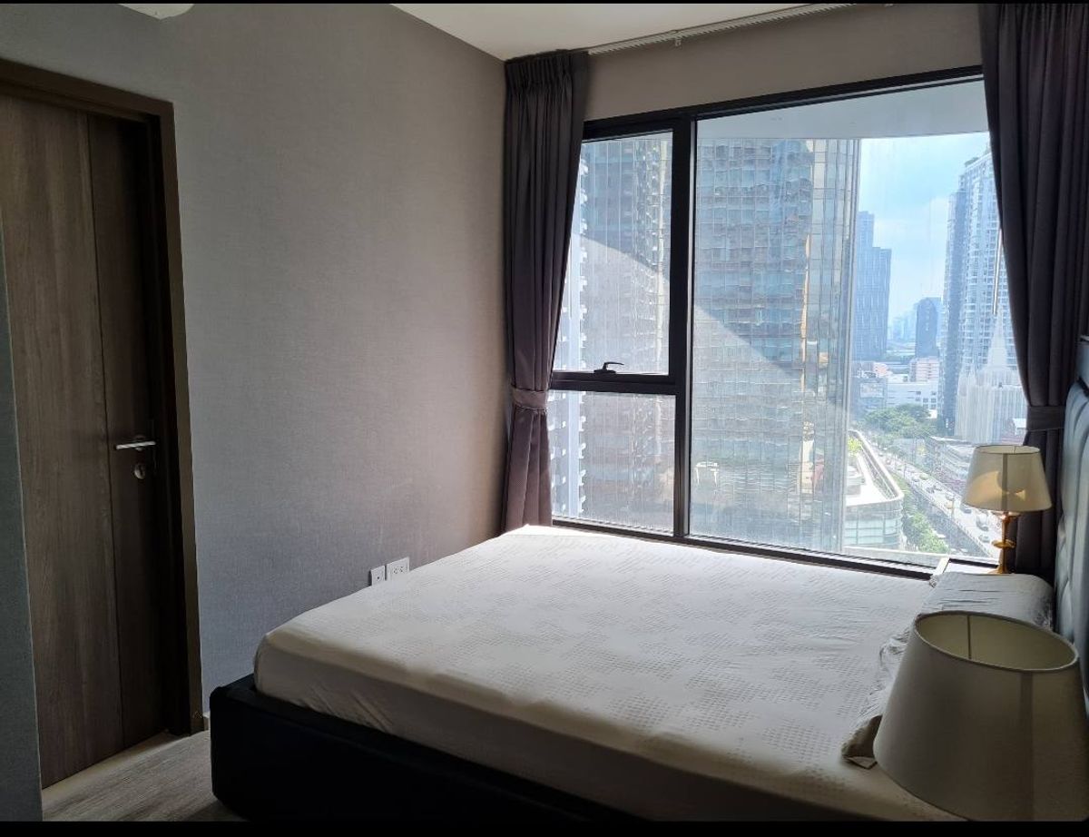 For RentCondoRama9, Petchburi, RCA : The Ideo Mobi Asoke Condo is convenient to travel near the MAT BTS.