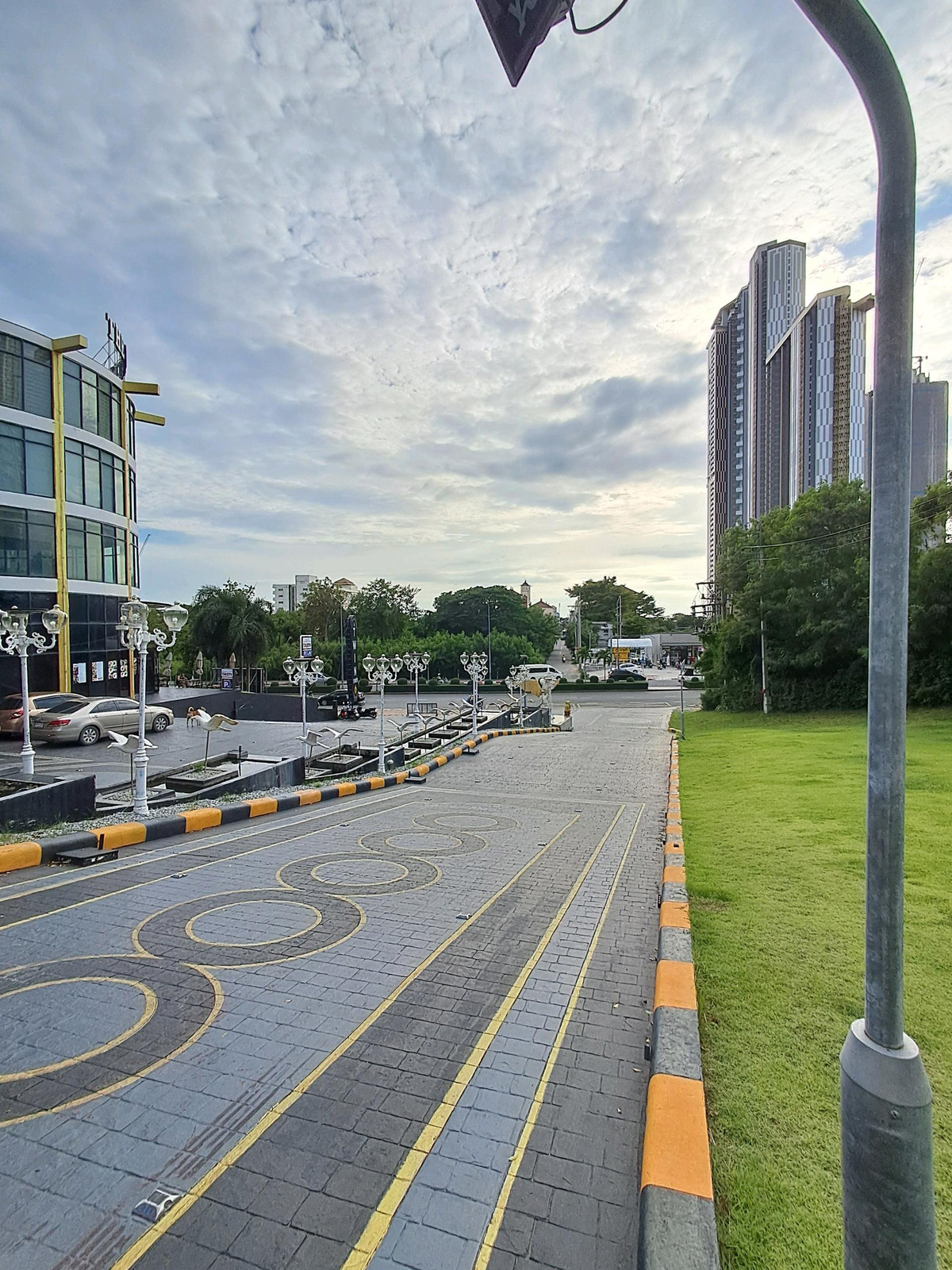 For SaleCondoPattaya, Bangsaen, Chonburi : Condo for urgent sale, AD The Grand Jomtien Pattaya, 12th floor, sea view, pool view, built-in furniture, complete electrical appliances, 200 meters from the sea, Jomtien Road 2