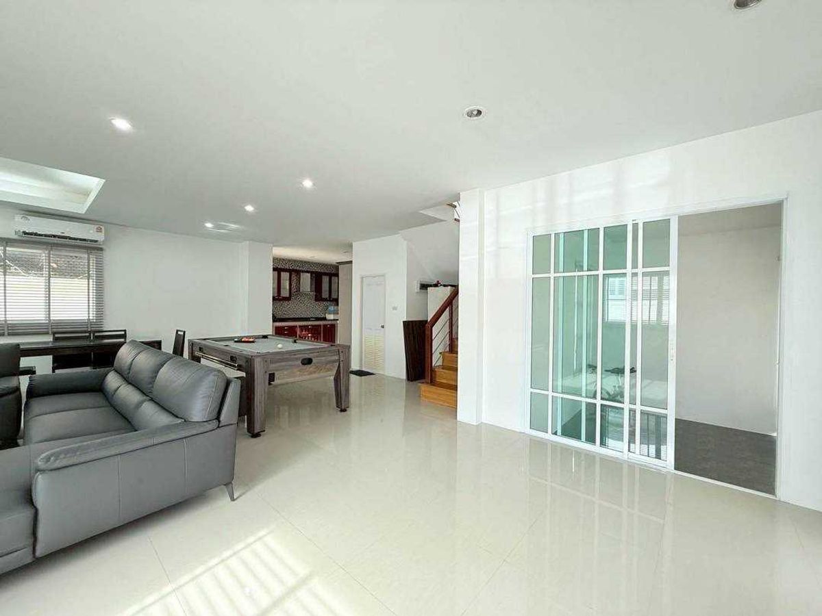 HouseSriracha Laem Chabang Ban Bueng : Detached House for Sale: Siam Thara Mantra Village, 207 sqm, near Motorway